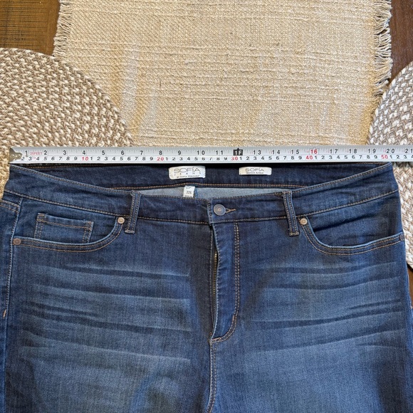 Sofia Vergara Skinny Ankle Jeans 22S - Picture 5 of 6